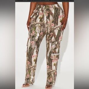 By a Longshot camo/ floral cargo jean! Size 16! BNWT!